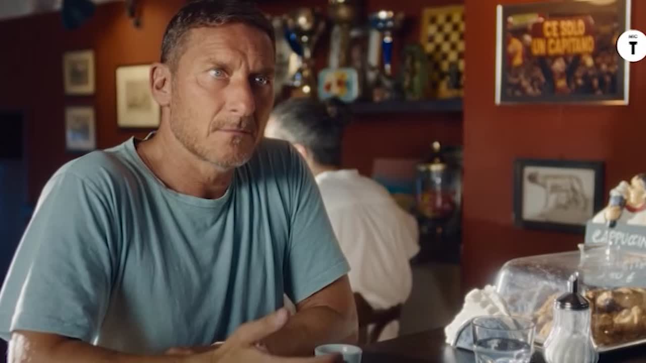 totti nello spot per il lancio di spider man brand new day da Lapresse.it totti nello spot per il lancio di spider man brand new day