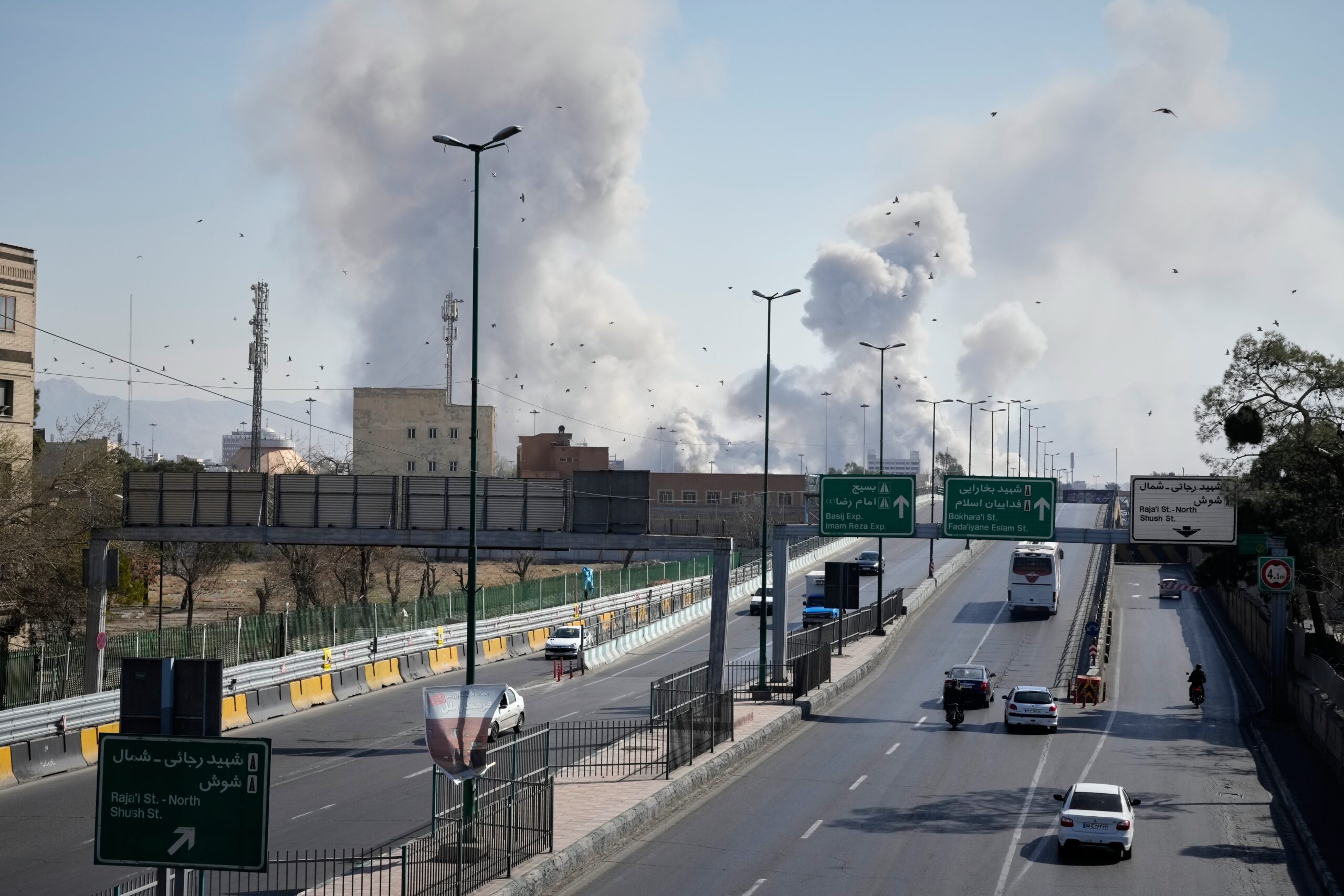Iran, nuovi raid Usa. Teheran risponde con missili su Bahrein, Kuwait e Giordania Iran, nuovi raid Usa. Teheran risponde con missili su Bahrein, Kuwait e Giordania