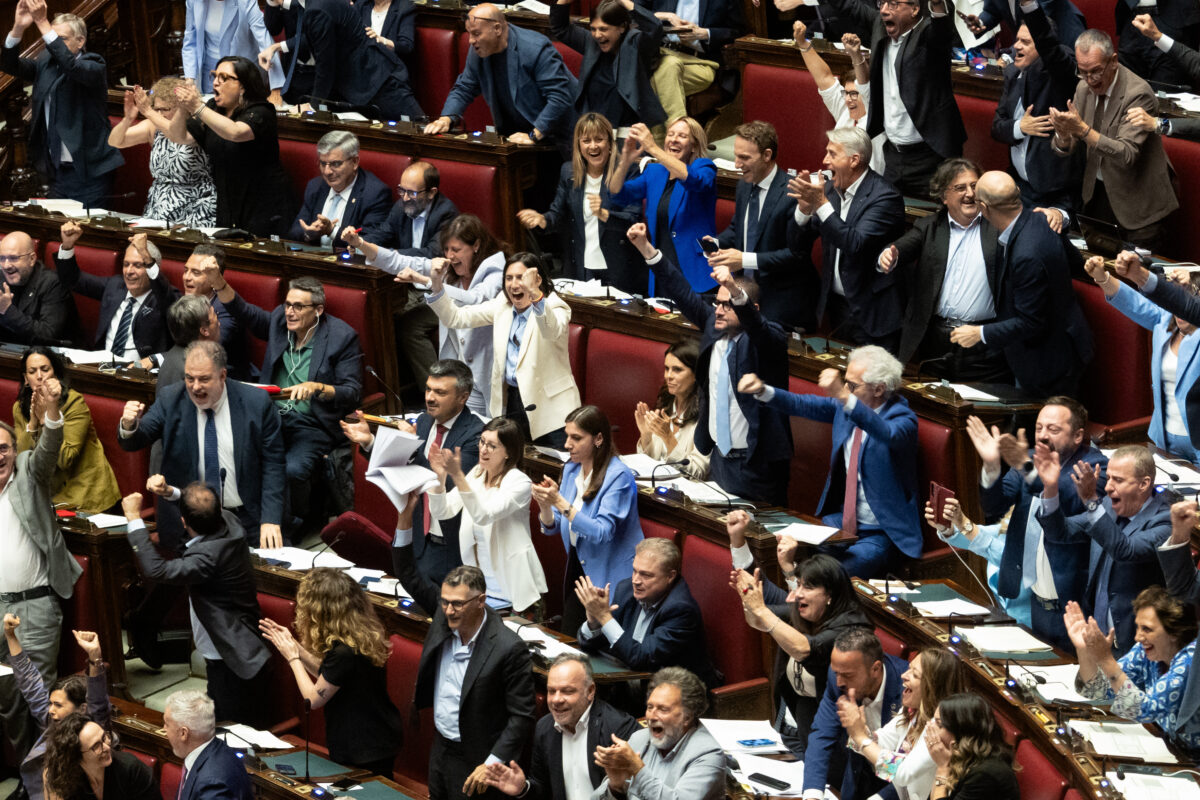 Galleria foto 'Governo battuto alla Camera sulla legge elettorale, le opposizioni esultano: le foto' - foto 3