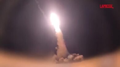 Iran risponde agli Usa: diffuse le immagini del lancio di missili