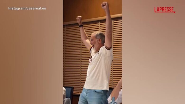 Mondiali 2026: Spagna in finale, Re Felipe VI con la sua famiglia guarda la partita in tv e festeggia la vittoria