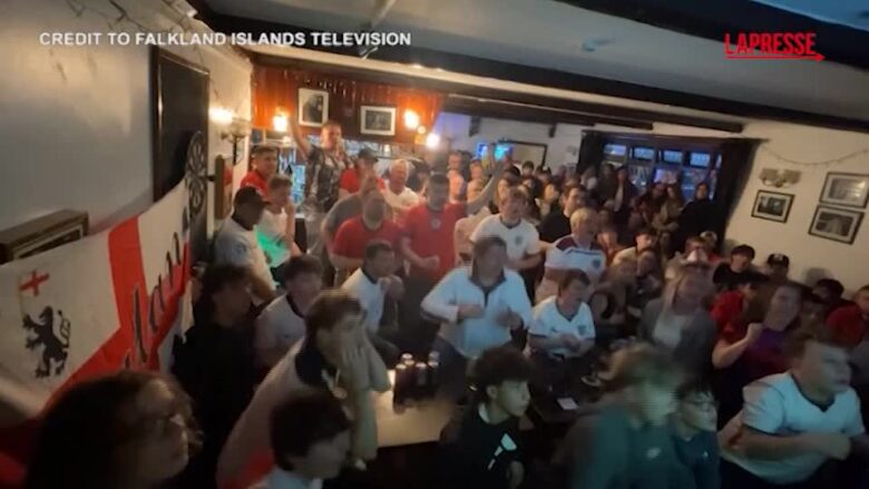 Mondiali 2026, Inghilterra-Argentina vista alle Falklands: tifosi inglesi prima esultano e poi si disperano
