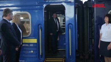 Ucraina, Starmer a Kiev: l'arrivo in stazione del premier britannico