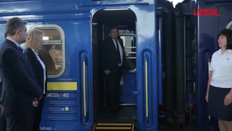 Ucraina, Starmer a Kiev: l'arrivo in stazione del premier britannico