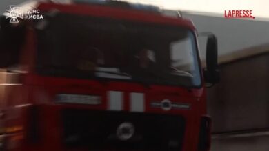 Ucraina, raid russo su Kiev: in fiamme diversi edifici