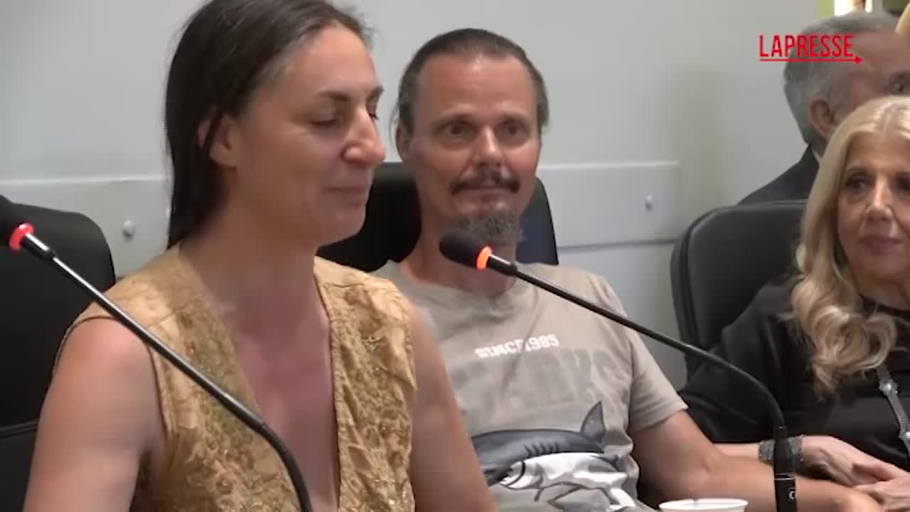 Famiglia nel bosco, la madre: "Siamo nervosi per la decisione sui nostri figli"