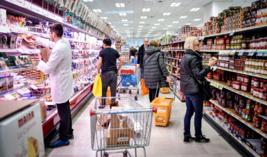 L’inflazione rallenta al 3% a giugno, frena il carrello della spesa ma corrono i prezzi dell’energia