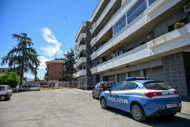 Roma, accoltella alla schiena l’amica durante una lite per un ragazzo: arrestata 19enne