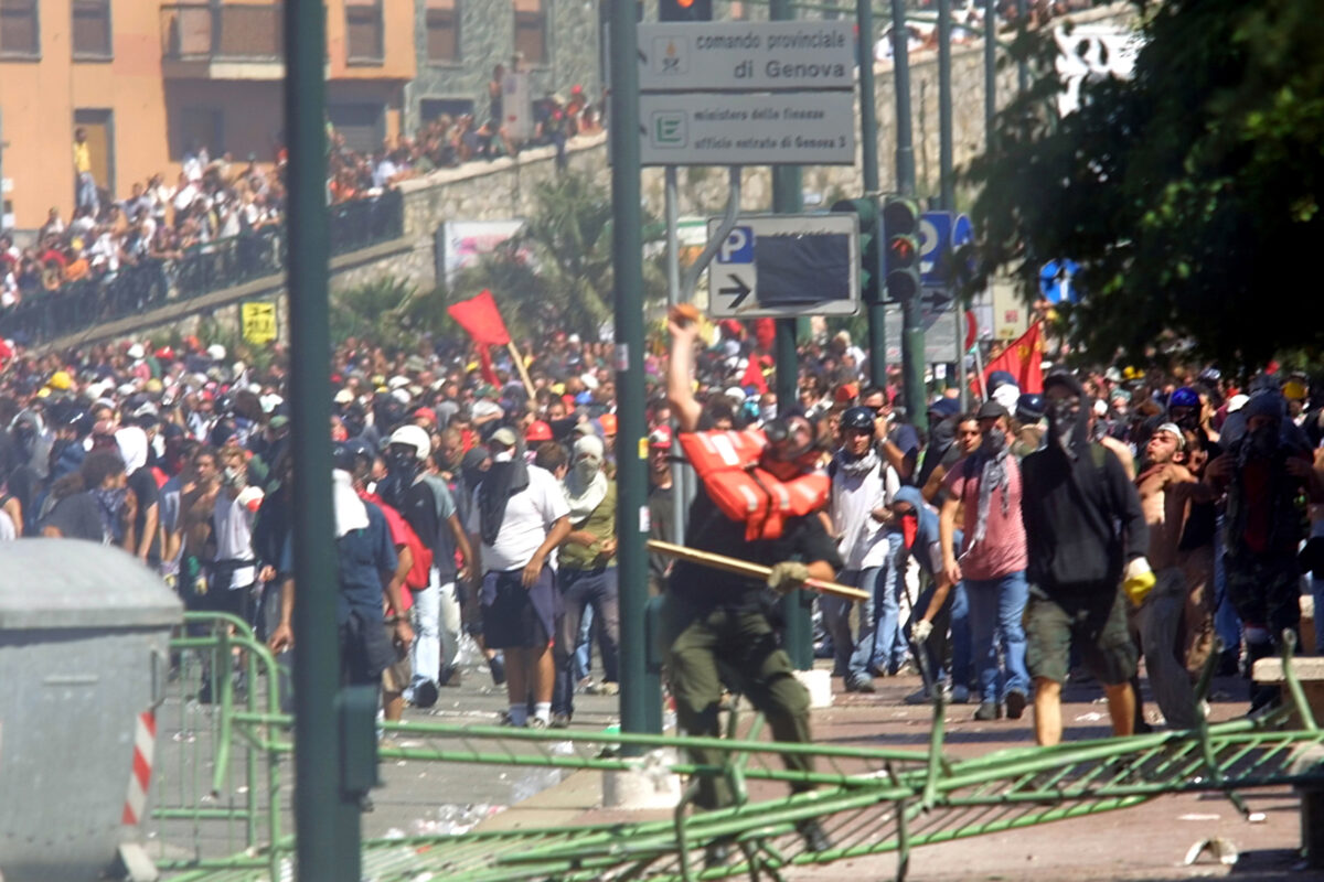 Galleria foto 'G8 Genova 2001, 25 anni dagli scontri che segnarono l’Italia – Le foto' - foto 10