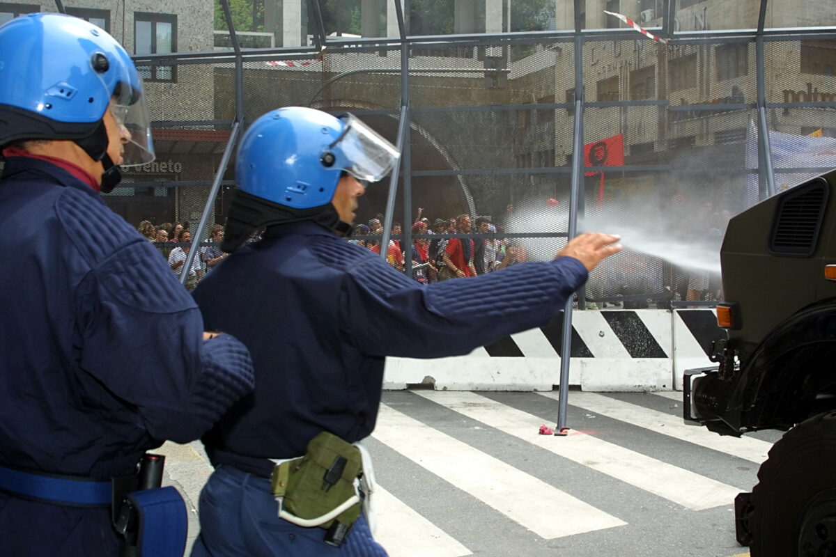 G8 Genova 2001, 25 anni dagli scontri che segnarono l’Italia – Le foto G8 Genova 2001, 25 anni dagli scontri che segnarono l’Italia – Le foto