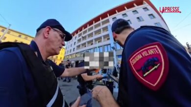 Firenze, blitz della polizia in centro: identificate oltre 800 persone