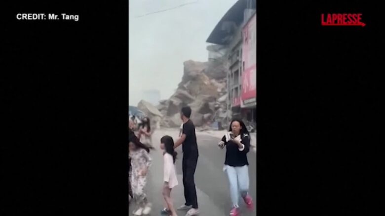 Cina: frana a Chongqing, seppellite diverse abitazioni: alcune persone intrappolate