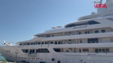 Venezia, arrivato il mega yacht dell'ambasciatore americano Tilman Fertitta