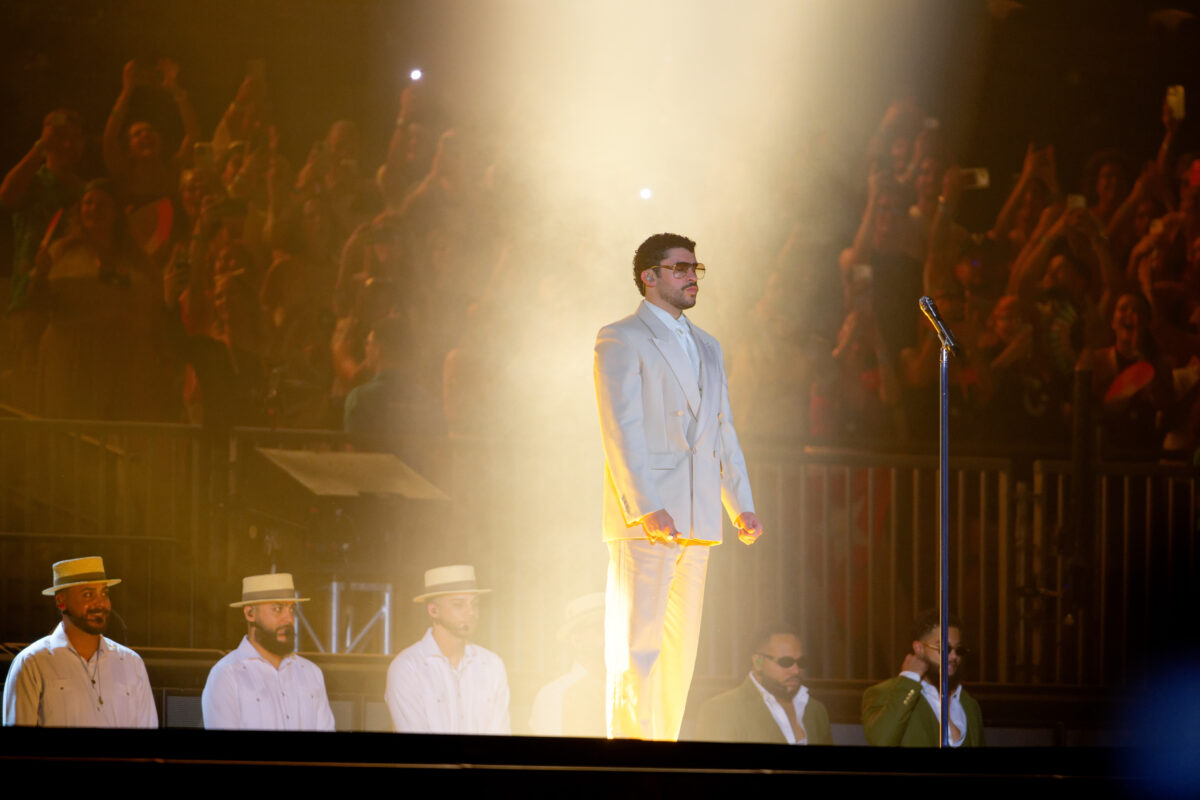 bad bunny grandinata sul concerto a milano feriti spettatori da Lapresse.it bad bunny grandinata sul concerto a milano feriti spettatori