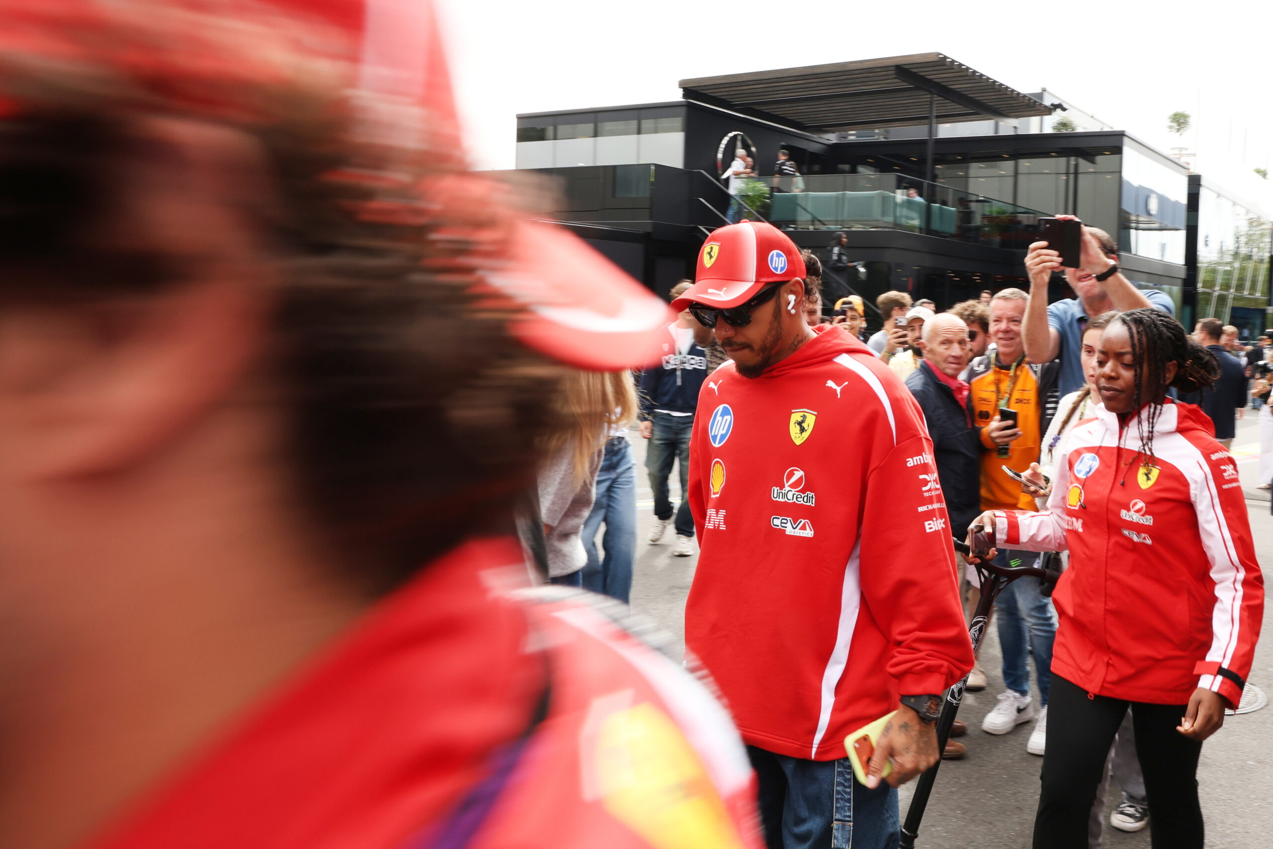 Hamilton, incidente in Belgio: Ferrari distrutta Hamilton, incidente in Belgio: Ferrari distrutta