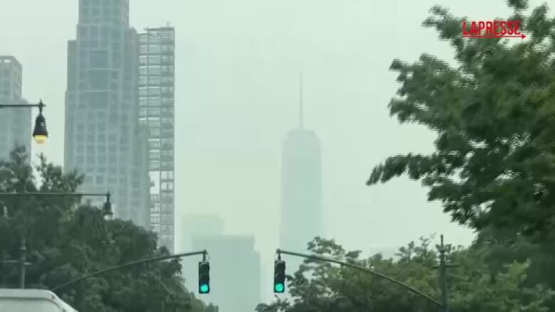 Mondiali 2026, il fumo degli incendi copre il cielo di New York, sede della finale