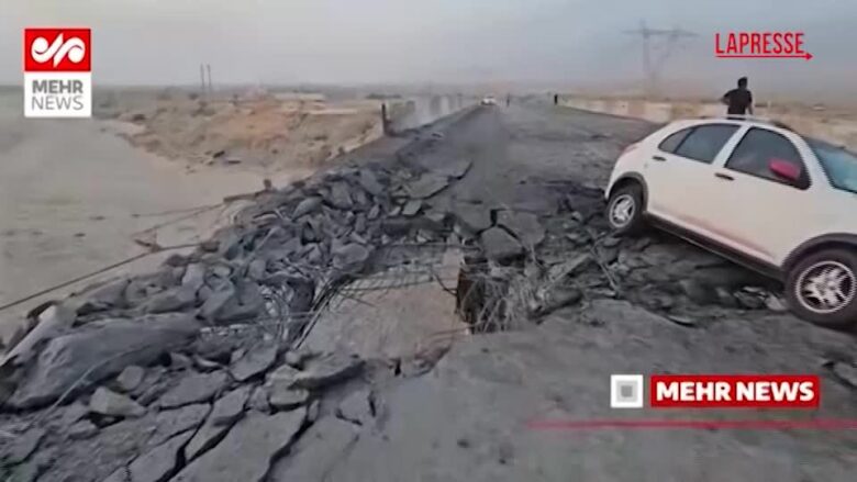 Iran, ponte distrutto da raid Usa: autostrada interrotta a Bandar Abbas