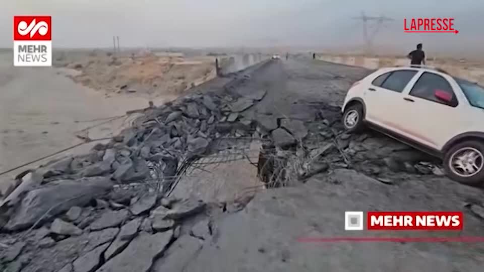 iran ponte distrutto da raid usa autostrada interrotta a bandar abbas da Lapresse.it iran ponte distrutto da raid usa autostrada interrotta a bandar abbas