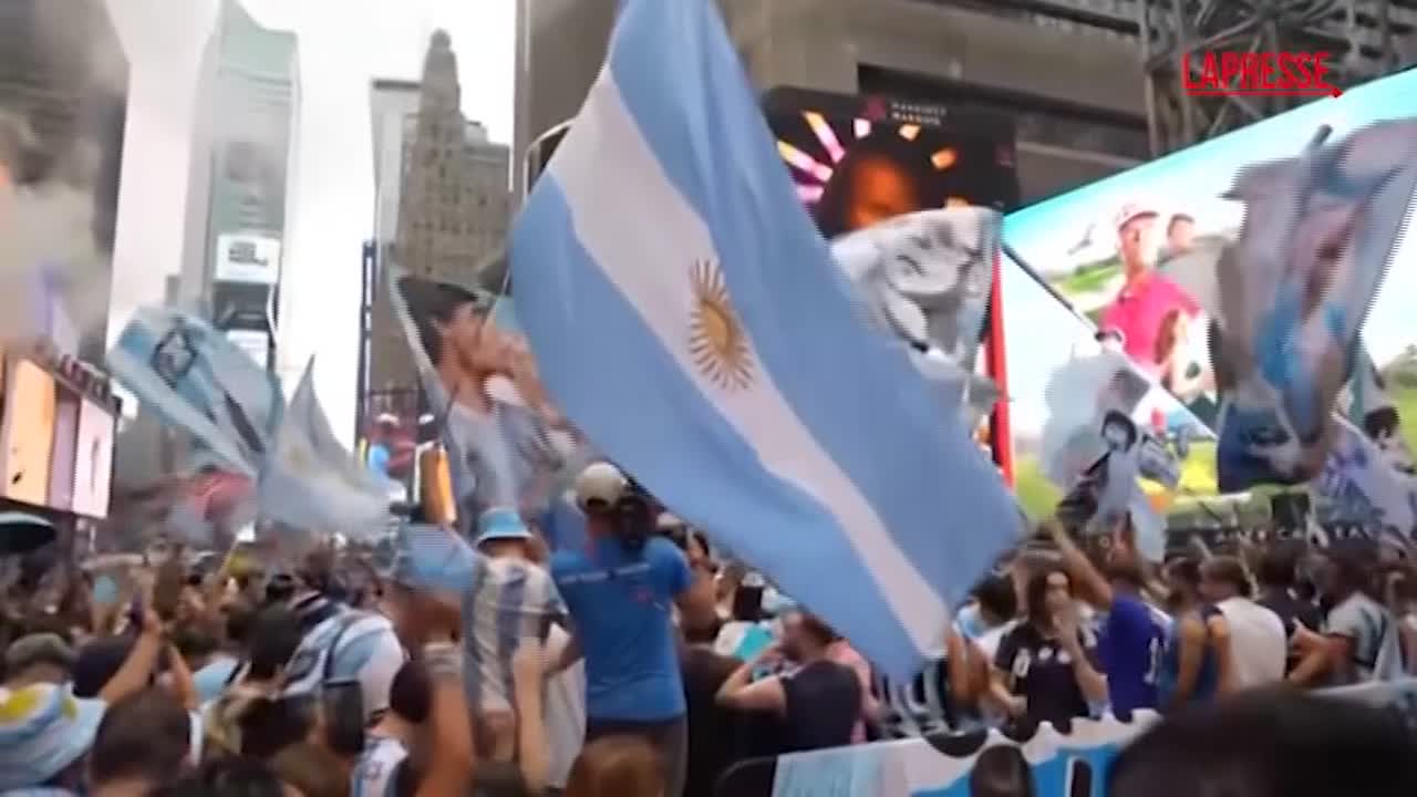 mondiali 2026 tifosi argentini invadono times square alla vigilia della finale da Lapresse.it mondiali 2026 tifosi argentini invadono times square alla vigilia della finale