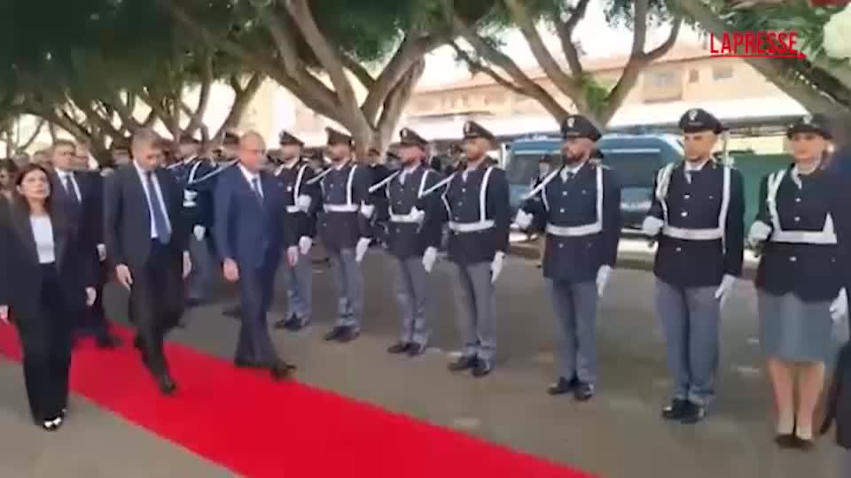 strage di via d8217amelio la polizia ricorda il giudice borsellino e la sua scorta da Lapresse.it strage di via d8217amelio la polizia ricorda il giudice borsellino e la sua scorta