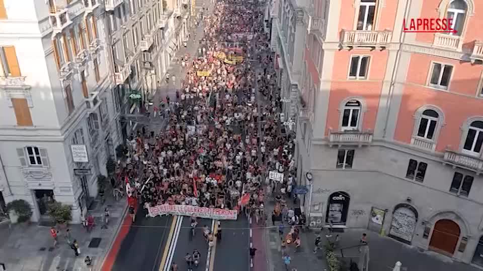 G8 di Genova 2001, il corteo per i 25 anni tra memoria e contestazione G8 di Genova 2001, il corteo per i 25 anni tra memoria e contestazione