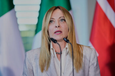 Caso Roggero, Meloni: “Ho autorizzato Nordio ad avviare la pratica di grazia”. Salvini di nuovo a Bollate