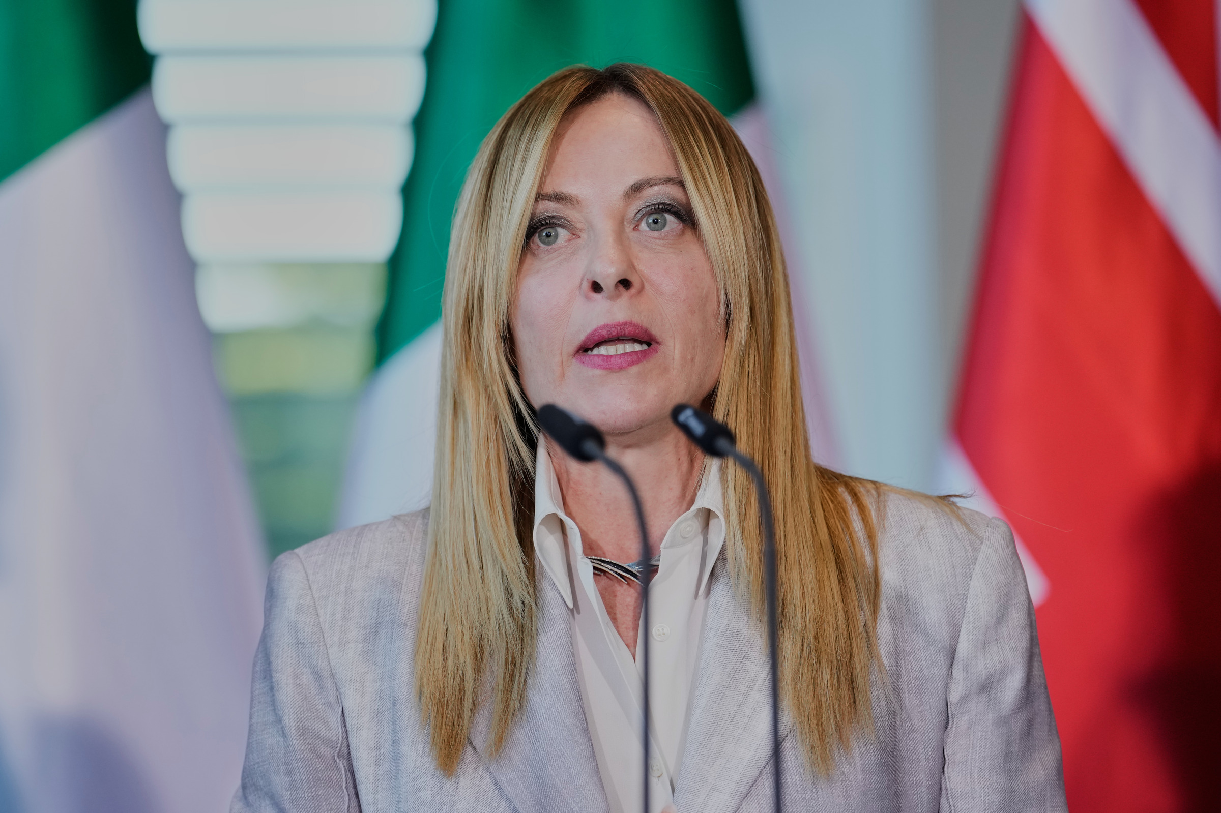 Caso Roggero, Meloni: “Ho autorizzato Nordio ad avviare la pratica di grazia”. Salvini di nuovo a Bollate Caso Roggero, Meloni: “Ho autorizzato Nordio ad avviare la pratica di grazia”. Salvini di nuovo a Bollate