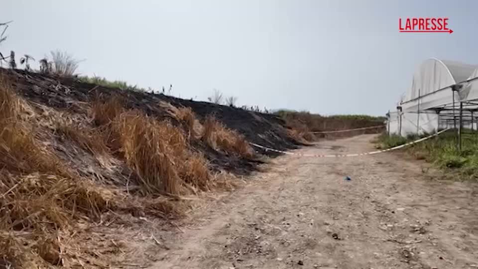eboli trovato il cadavere carbonizzato di luigi esposito il sopralluogo dei carabinieri da Lapresse.it eboli trovato il cadavere carbonizzato di luigi esposito il sopralluogo dei carabinieri