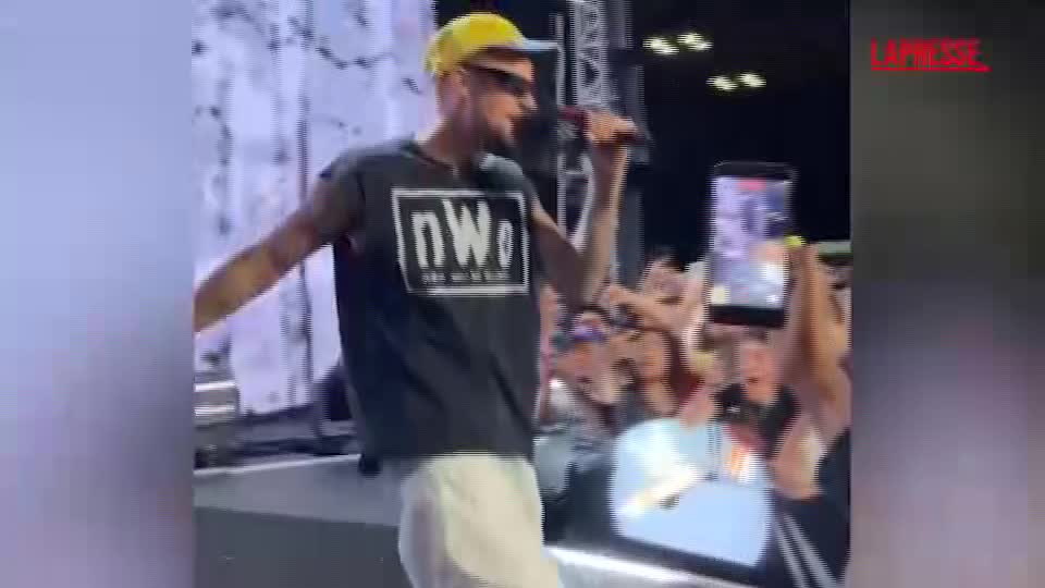 fanatics fest justin bieber sale sul palco per un esibizione a sorpresa da Lapresse.it fanatics fest justin bieber sale sul palco per un esibizione a sorpresa