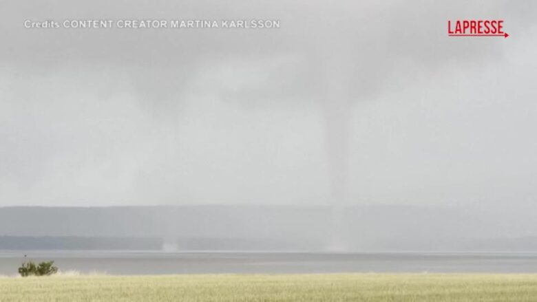 Svezia, rara coppia di tornado si fonde in un unico vortice