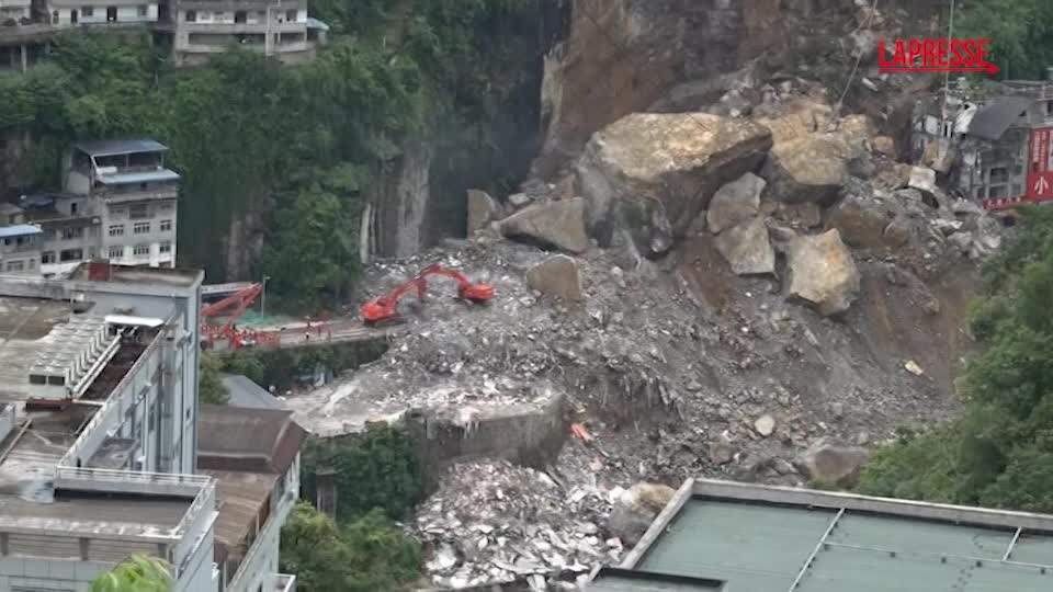 cina frana devastante a chongqing le operazioni di soccorso tra le macerie da Lapresse.it cina frana devastante a chongqing le operazioni di soccorso tra le macerie