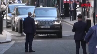 Gran Bretagna, Burnham arriva a Downing Street dopo incarico ricevuto da Carlo