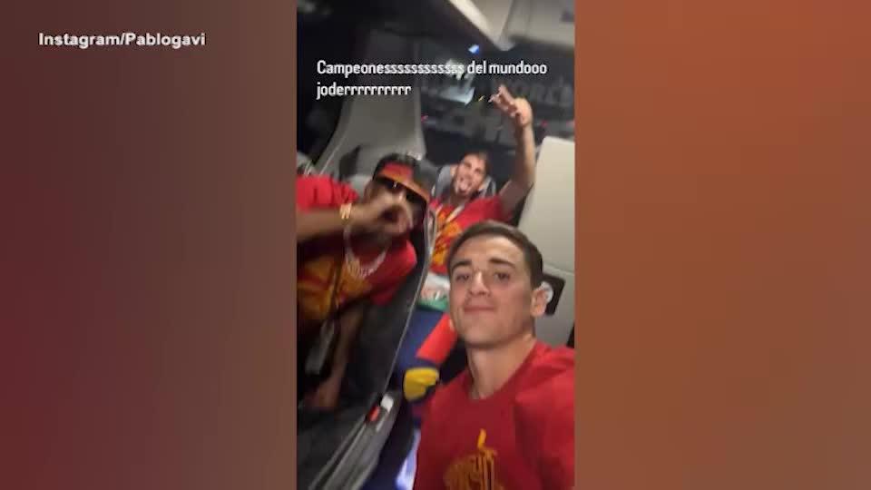 mondiali 2026 la festa in pullman dei giocatori della spagna dopo il trionfo iridato da Lapresse.it mondiali 2026 la festa in pullman dei giocatori della spagna dopo il trionfo iridato