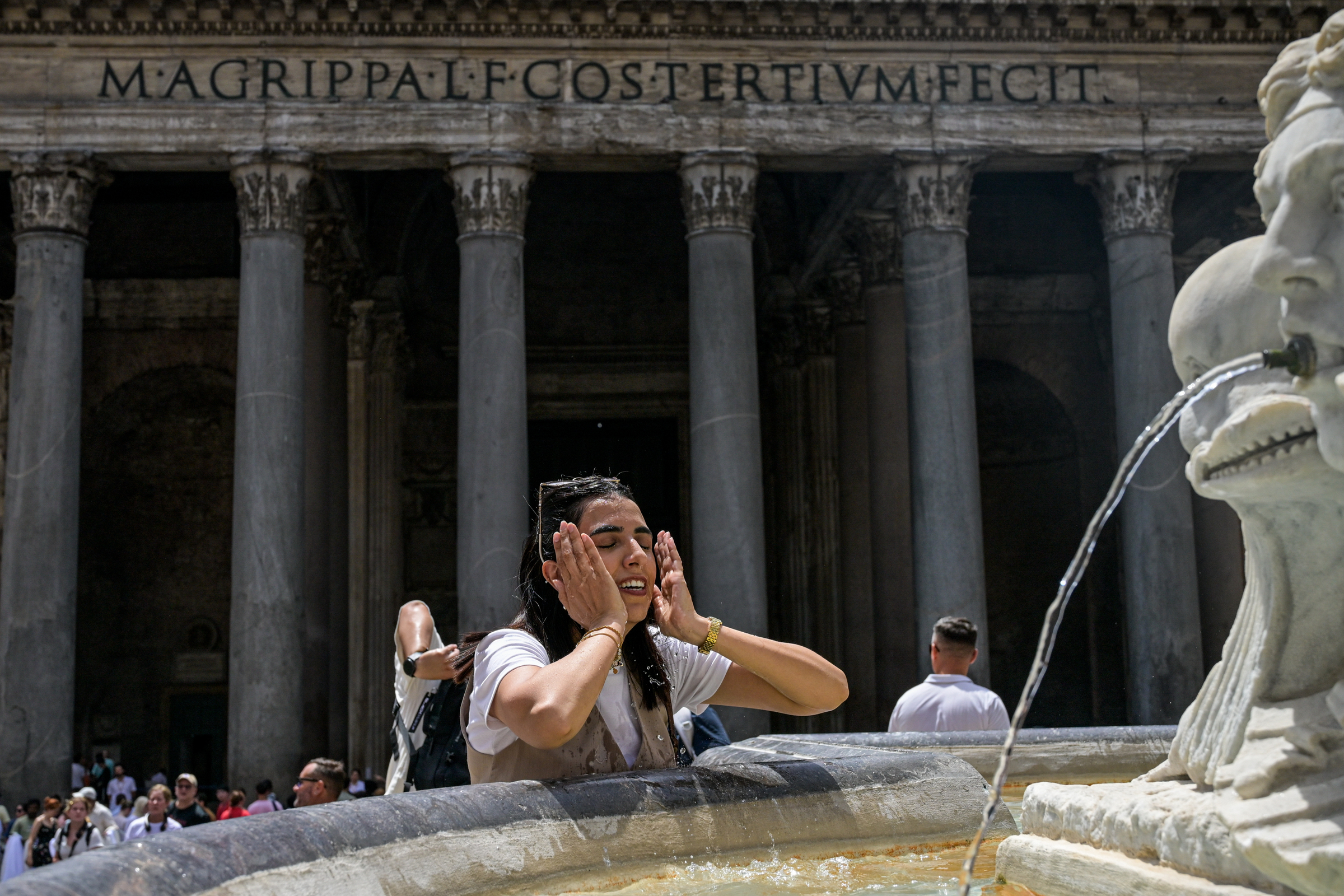 Caldo in Italia domani bollino rosso in 18 città, che cosa succederà Caldo in Italia domani bollino rosso in 18 città, che cosa succederà