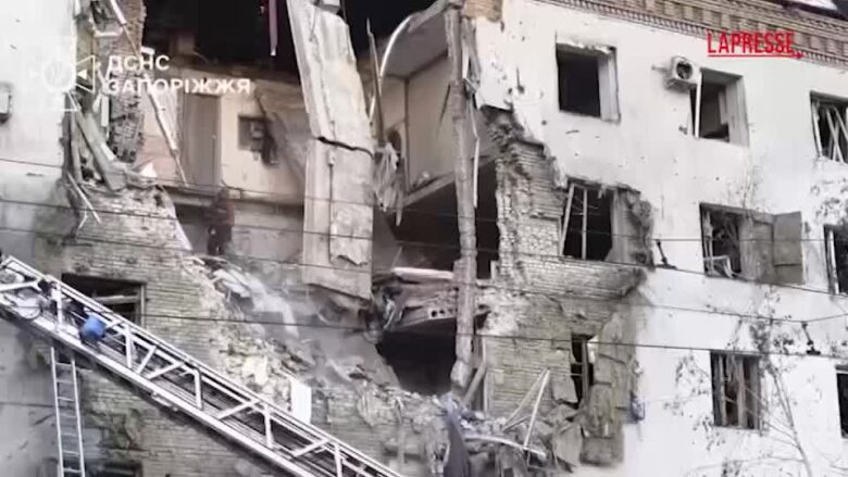 Ucraina: raid russi sulla regione di Zaporizhzhia, uccise 3 persone. Danneggiati palazzi residenziali