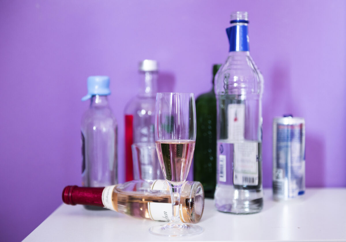 Energy drink mixati con alcol, la moda fra gli adolescenti e i casi in pronto soccorso Energy drink mixati con alcol, la moda fra gli adolescenti e i casi in pronto soccorso