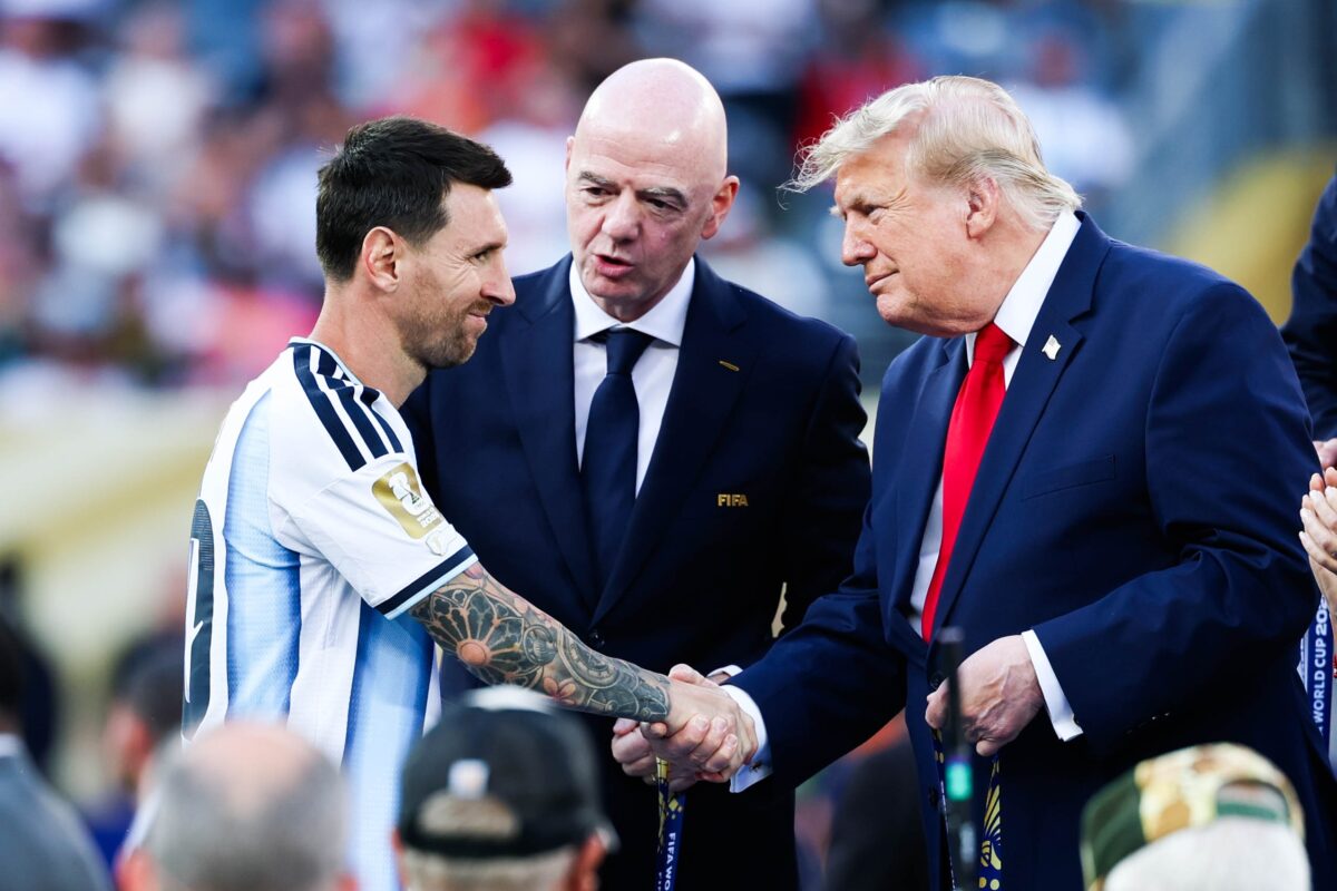 Mondiali 2026, Donald Trump contestato alla premiazione di Spagna-Argentina: le foto Mondiali 2026, Donald Trump contestato alla premiazione di Spagna-Argentina: le foto