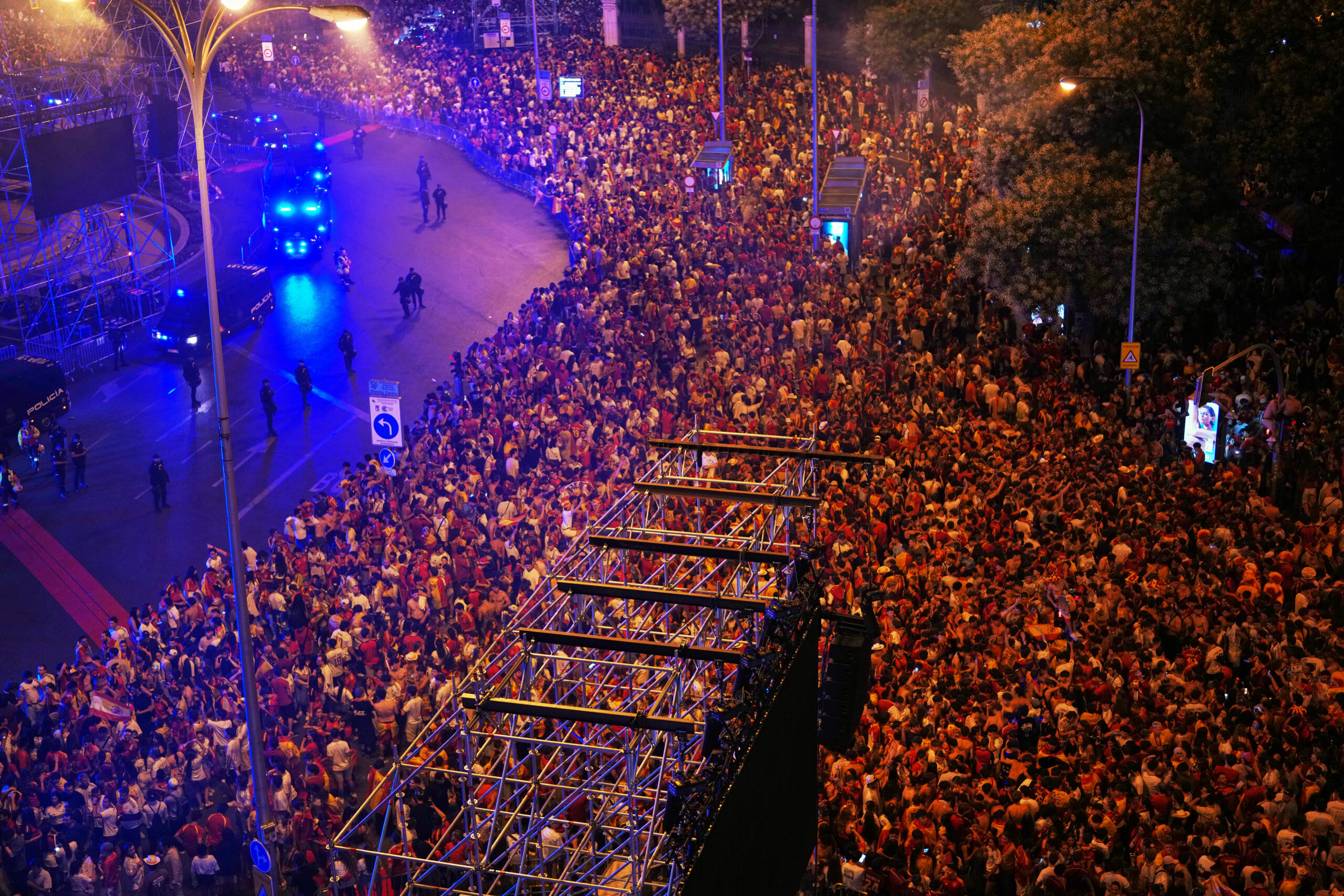 Mondiali 2026, la Spagna trionfa: da Roma a Madrid le foto dei tifosi in festa Mondiali 2026, la Spagna trionfa: da Roma a Madrid le foto dei tifosi in festa