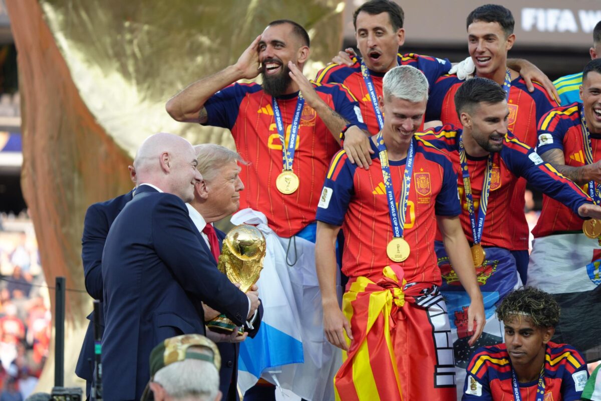 Mondiali 2026, Donald Trump contestato alla premiazione di Spagna-Argentina: le foto Mondiali 2026, Donald Trump contestato alla premiazione di Spagna-Argentina: le foto