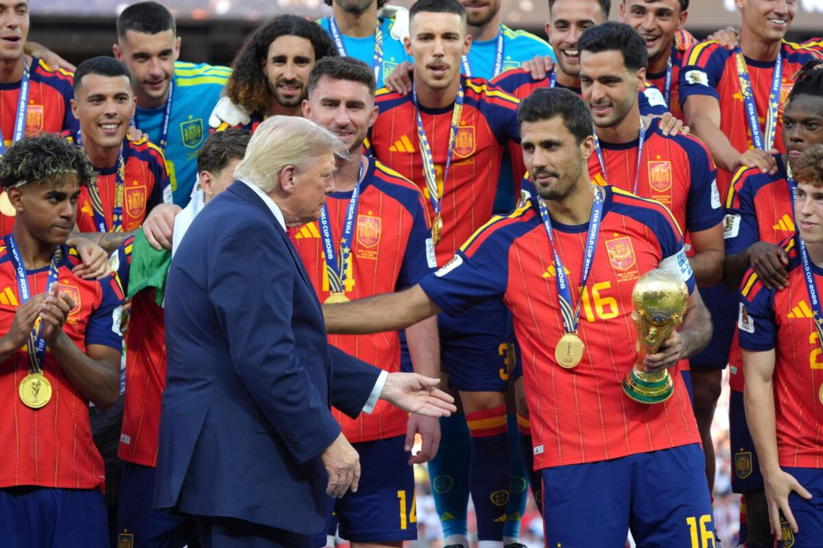 Mondiali 2026, Donald Trump contestato alla premiazione di Spagna-Argentina: le foto Mondiali 2026, Donald Trump contestato alla premiazione di Spagna-Argentina: le foto