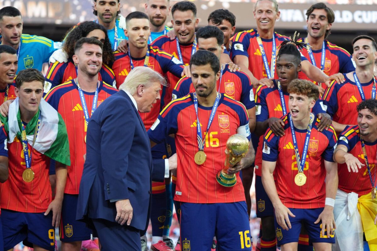 Mondiali 2026, Donald Trump contestato alla premiazione di Spagna-Argentina: le foto Mondiali 2026, Donald Trump contestato alla premiazione di Spagna-Argentina: le foto