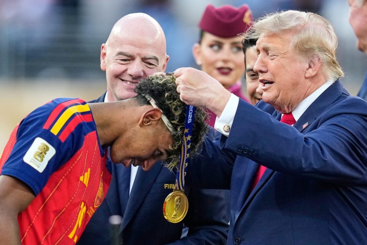 Mondiali 2026, Donald Trump contestato alla premiazione di Spagna-Argentina: le foto Mondiali 2026, Donald Trump contestato alla premiazione di Spagna-Argentina: le foto