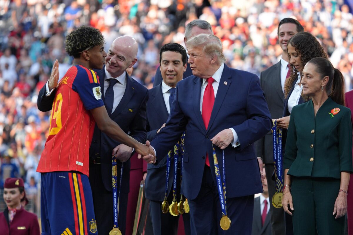 Mondiali 2026, Donald Trump contestato alla premiazione di Spagna-Argentina: le foto Mondiali 2026, Donald Trump contestato alla premiazione di Spagna-Argentina: le foto