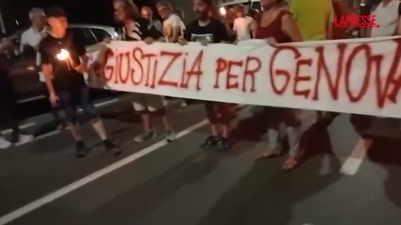 G8 Genova 2001, fiaccolata in memoria della Diaz