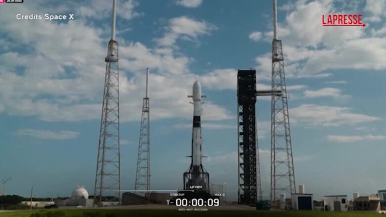 SpaceX, robot lanciato per prolungare la vita dei satelliti