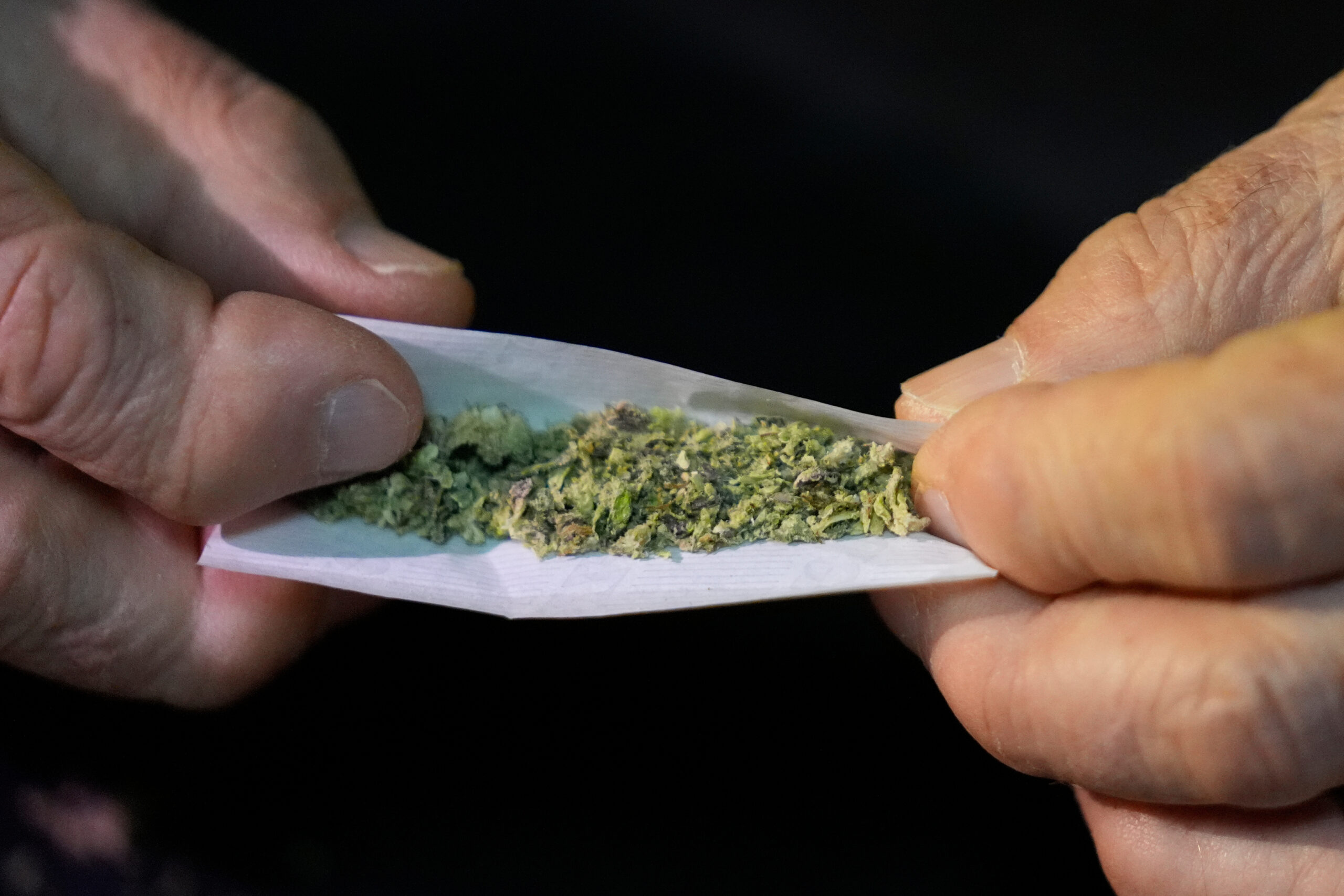 Libri, ‘THC. Storie di tetraidrocannabinolo’: Cicinelli mette al centro gli ultimi in 12 racconti