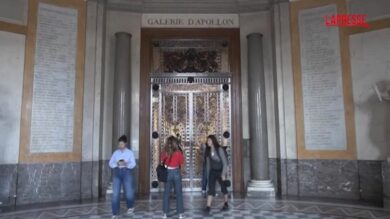 Francia: riapre dopo furto la Galleria d'Apollo al Louvre ma senza gioielli