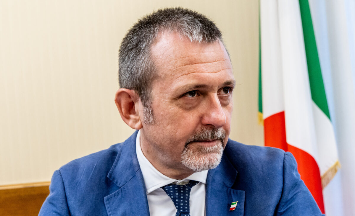 Caso Delmastro, no della Giunta al sequestro delle chat con Caroccia: M5S occupa i banchi del governo in Senato