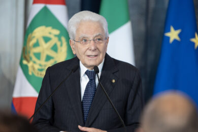 Mattarella compie 85 anni, gli auguri degli esponenti politici: la telefonata di Meloni
