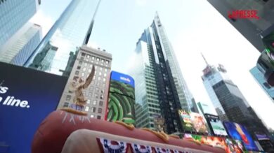New York, maxi hot dog a Times Square per i 250 anni d'indipendenza USA